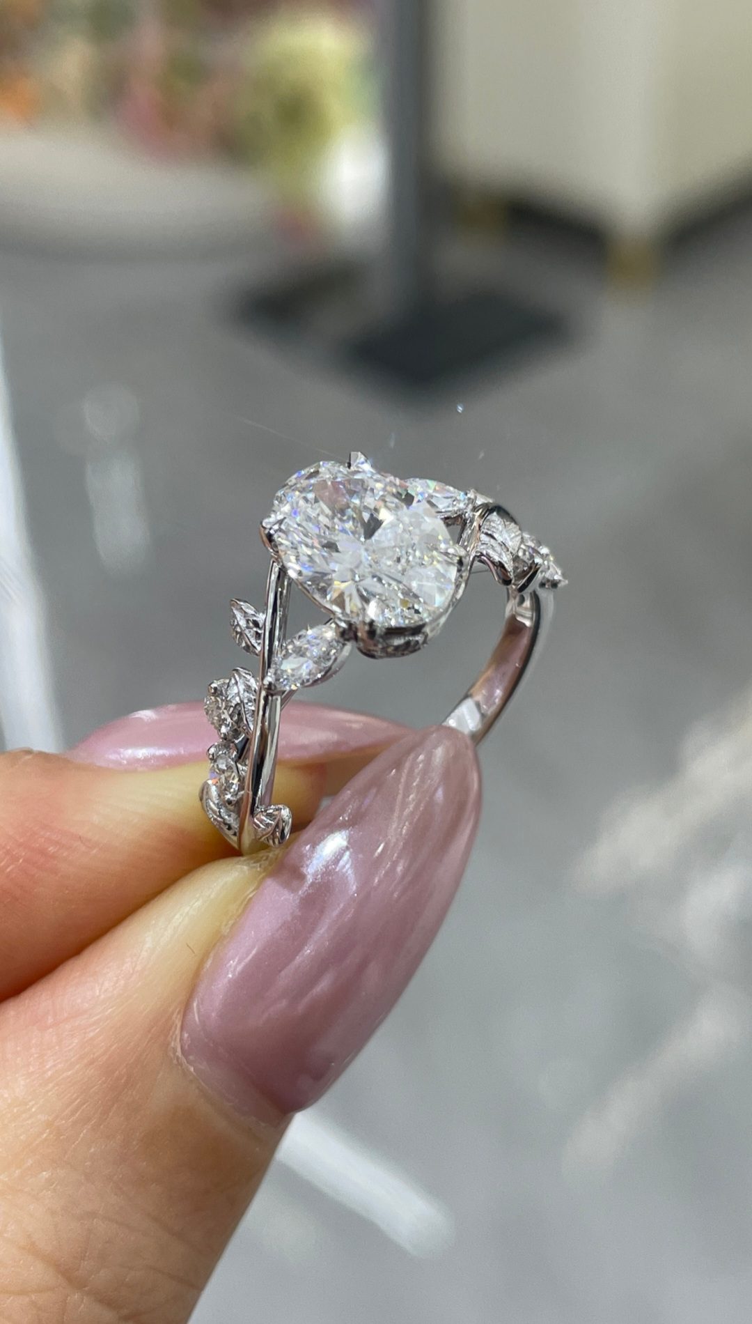 18K Gold Vine Motif Four-Prong Oval Diamond Ring
