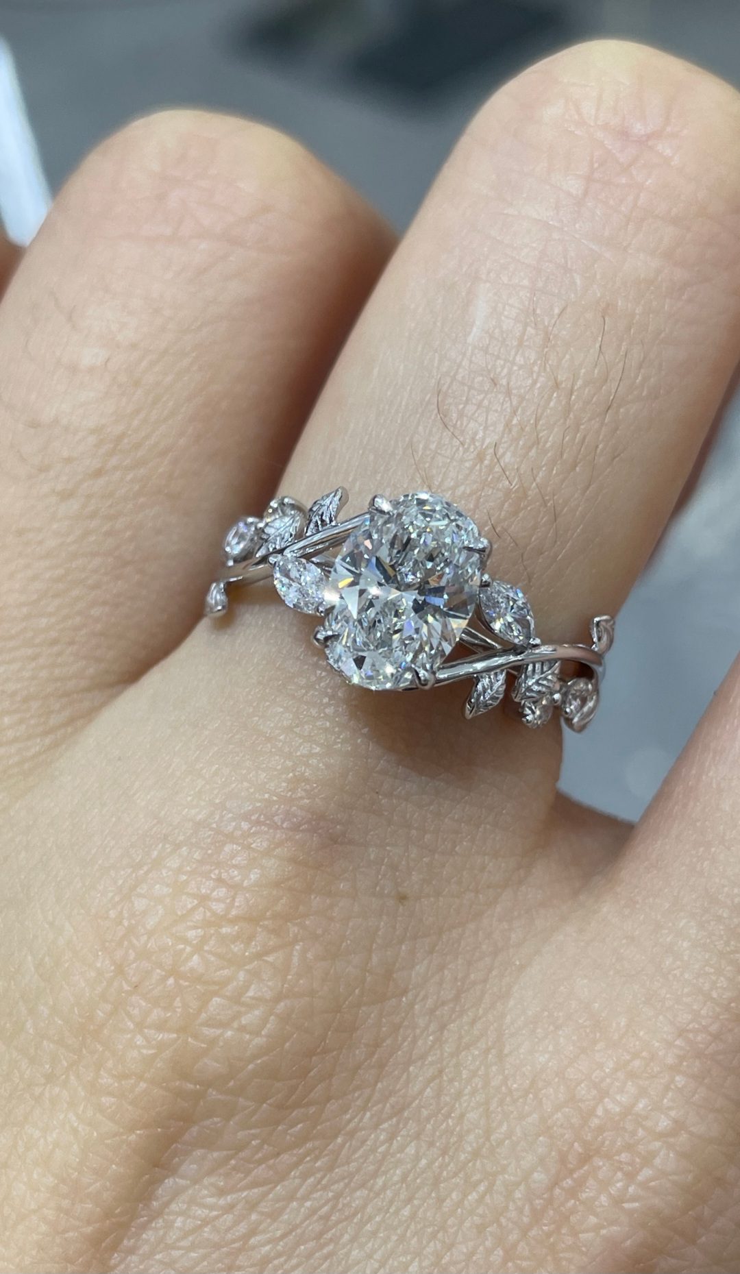 18K Gold Vine Motif Four-Prong Oval Diamond Ring