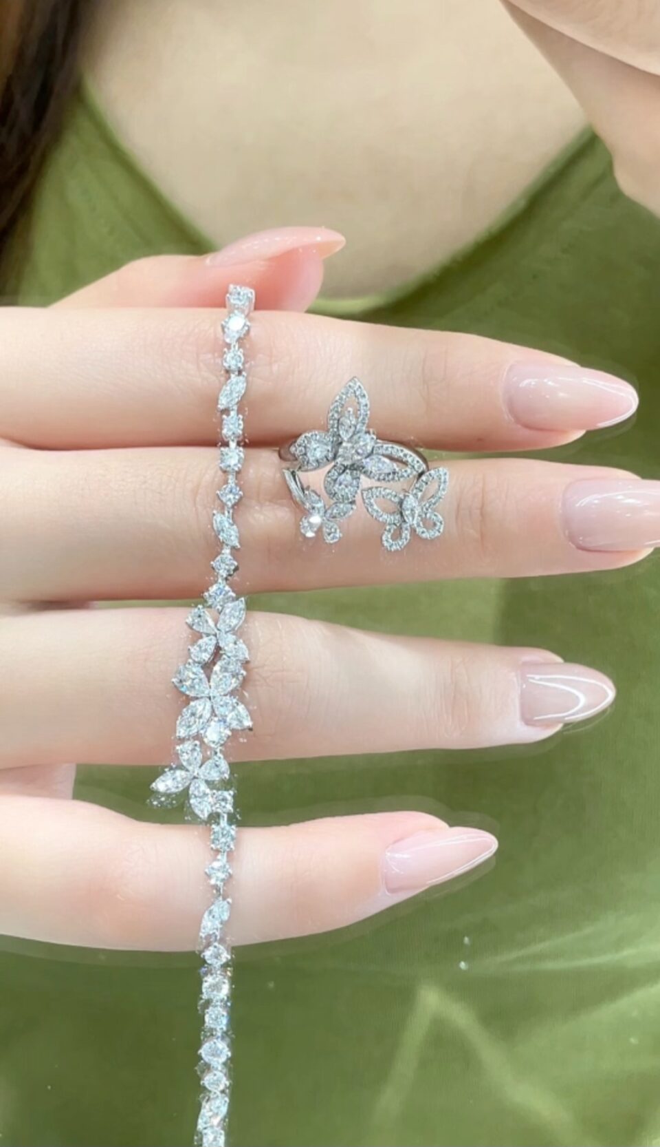 18K Gold Diamond Butterfly Motif Bracelet