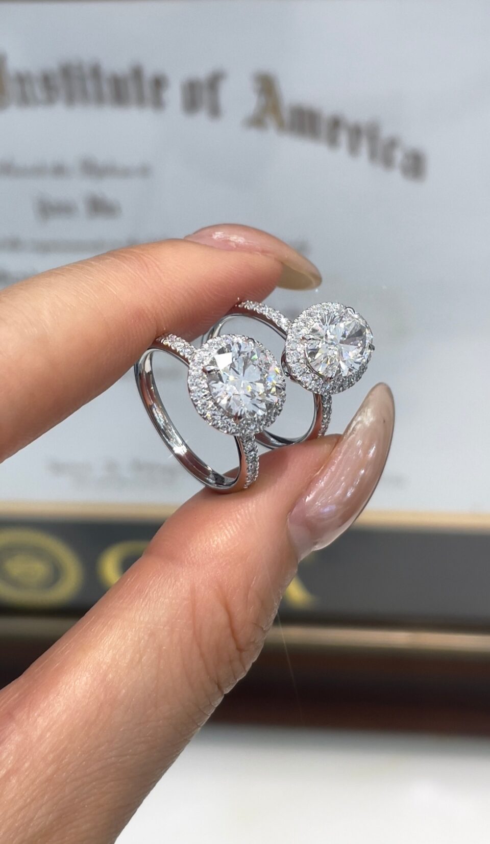 Platinum 950 Round vs. Oval Halo Diamond Engagement Ring Collection