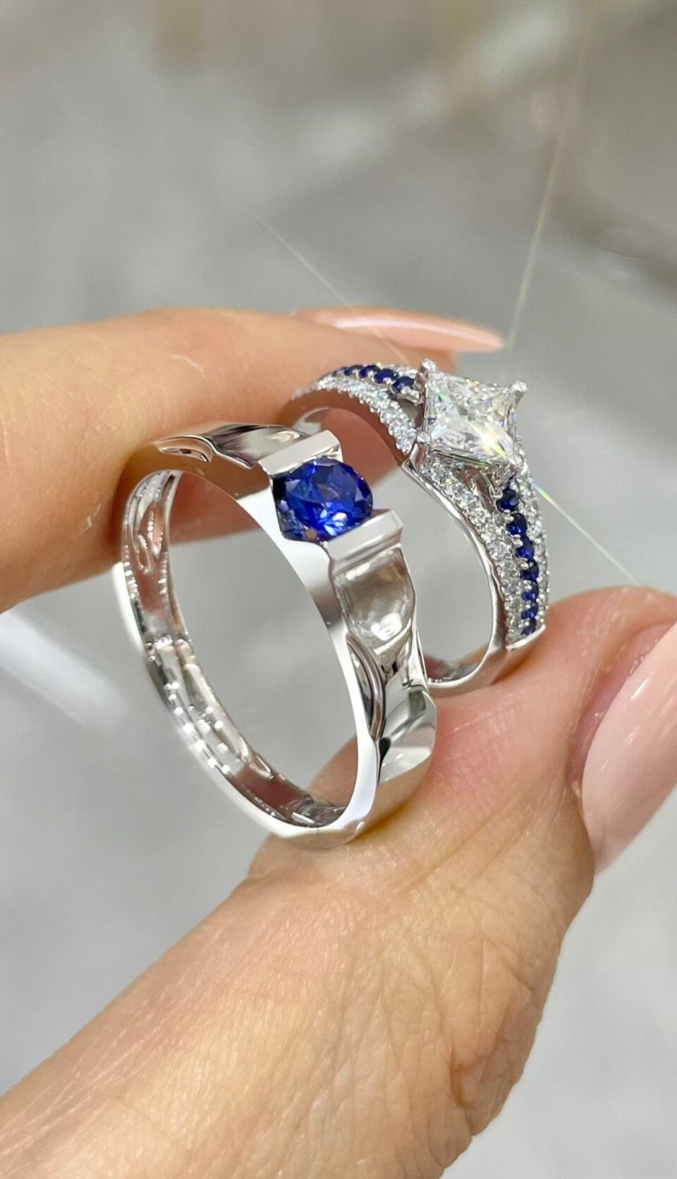 18K Gold Blue Diamond Matching Couple Wedding Ring Set